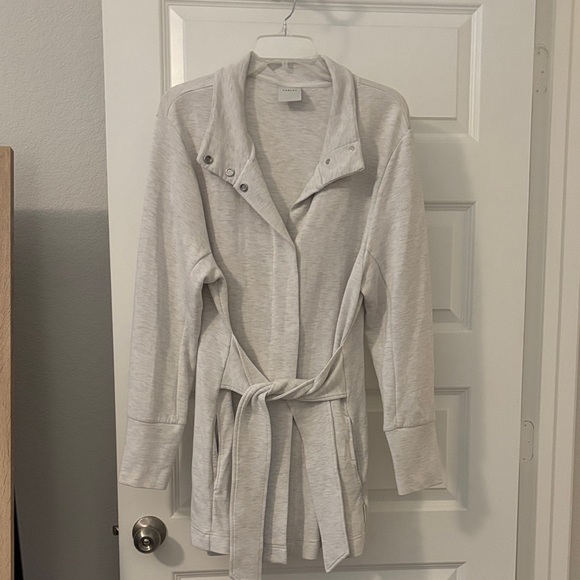 Varley Tops - Varley Light Gray Anset wrap jacket SZ XL button closure super soft athleisure